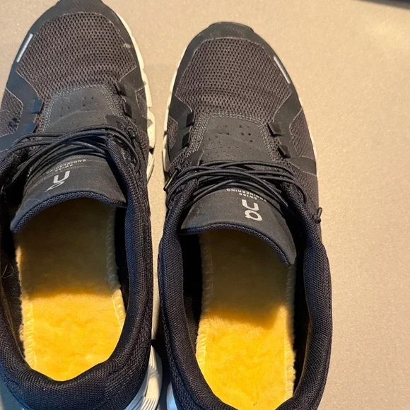 On cloud Running womens Black and White Athletic Shoes 10/42 - Picture 8 of 8